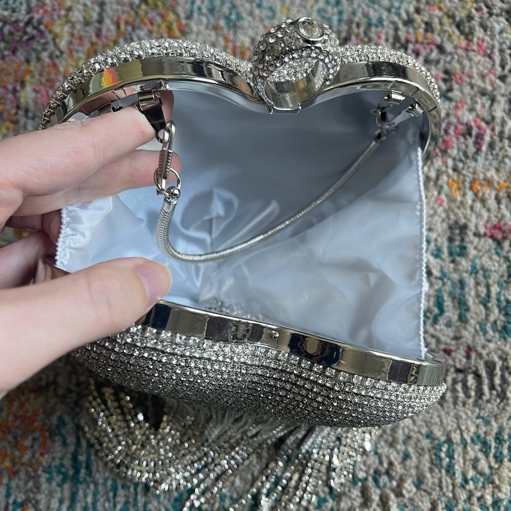 Heart Shaped Sequin Clutch Purse NWOT - Picture 3 of 3